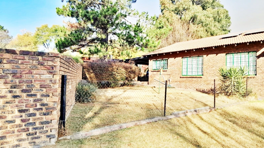 To Let 2 Bedroom Property for Rent in Glen Austin Gauteng
