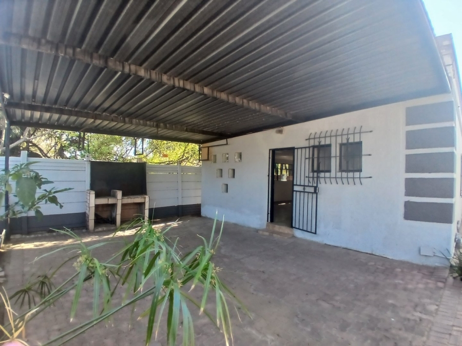 5 Bedroom Property for Sale in Edenvale Central Gauteng