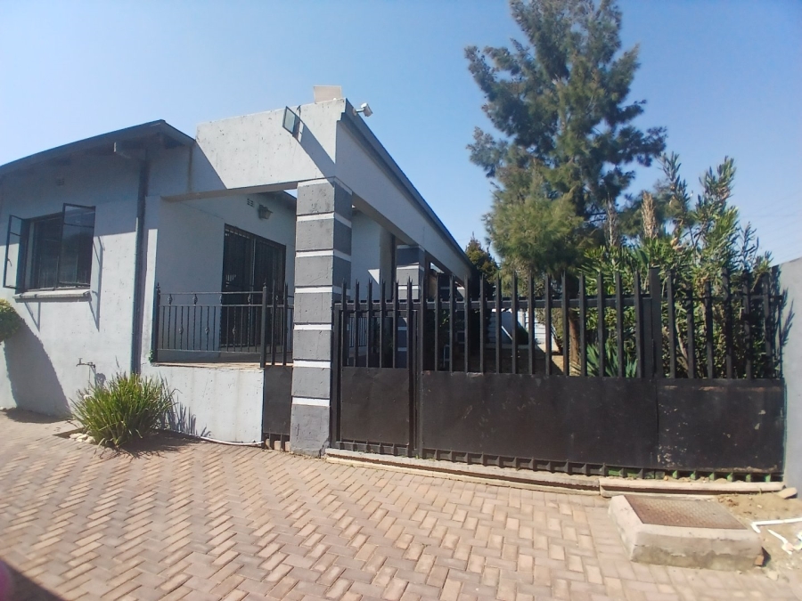 5 Bedroom Property for Sale in Edenvale Central Gauteng
