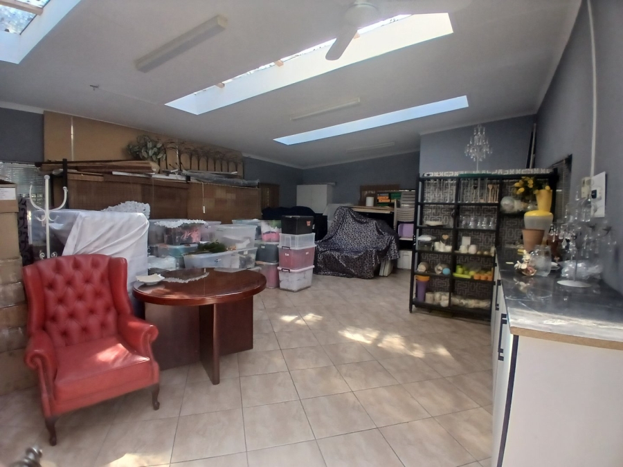 5 Bedroom Property for Sale in Edenvale Central Gauteng