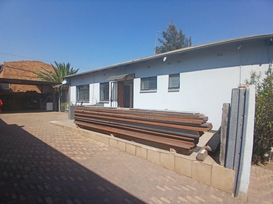5 Bedroom Property for Sale in Edenvale Central Gauteng