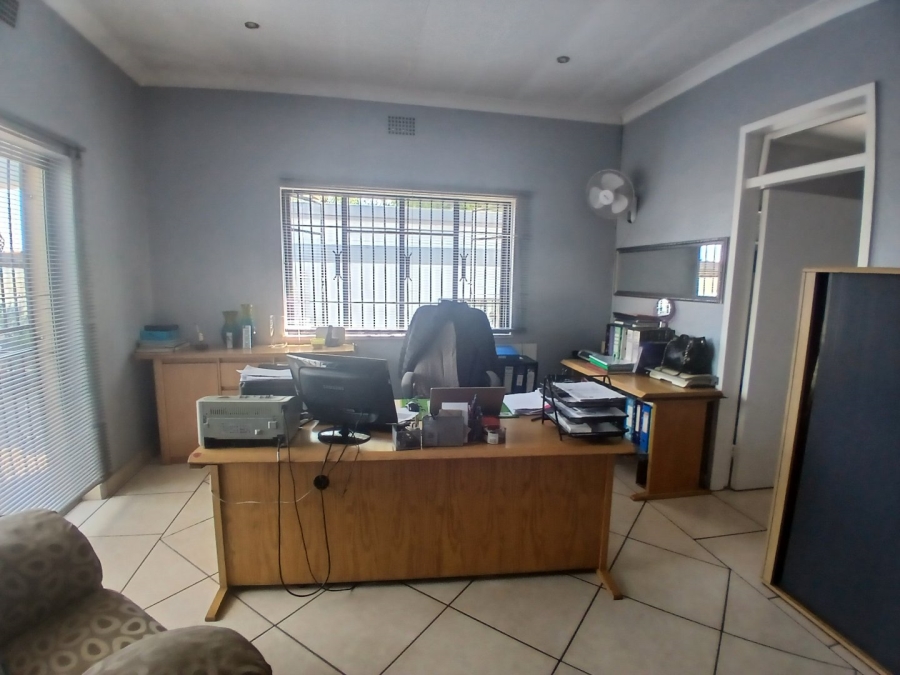 5 Bedroom Property for Sale in Edenvale Central Gauteng