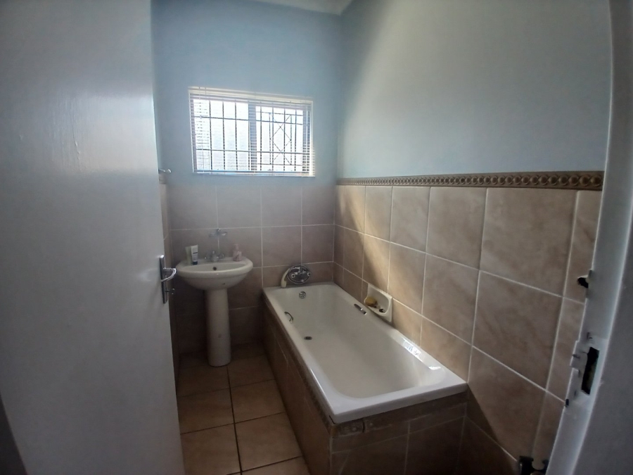 5 Bedroom Property for Sale in Edenvale Central Gauteng