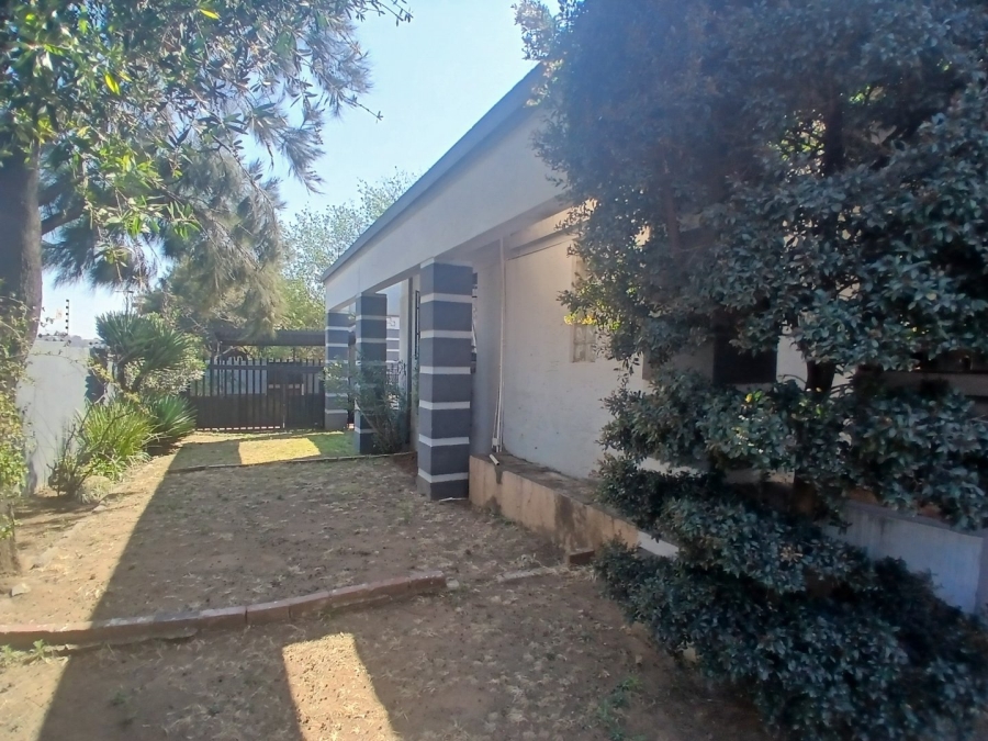5 Bedroom Property for Sale in Edenvale Central Gauteng