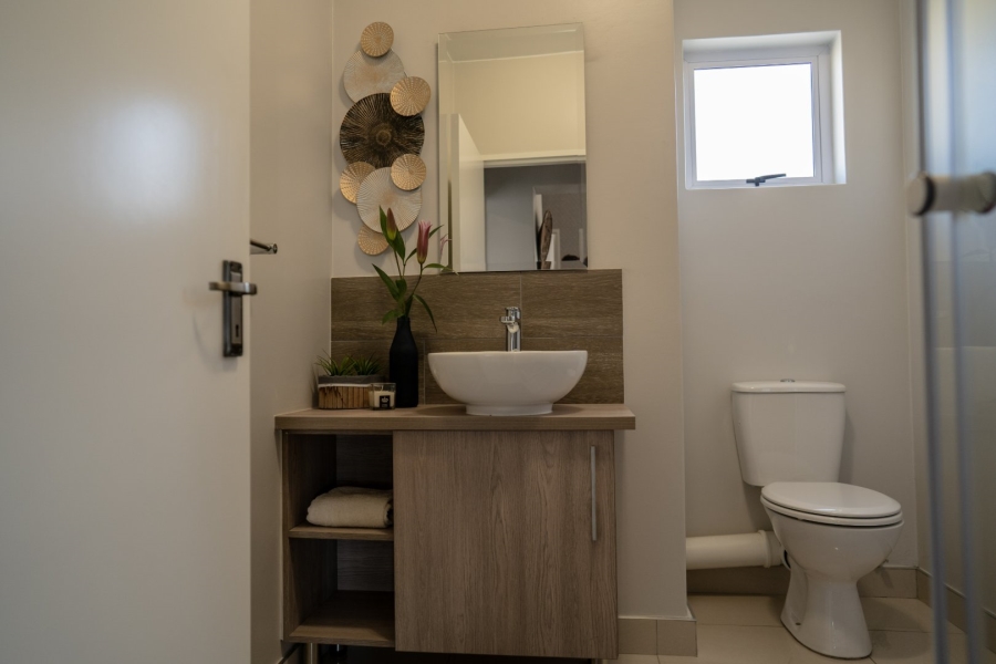 2 Bedroom Property for Sale in Blue Hills Gauteng