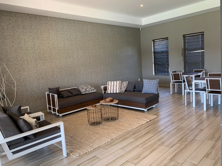 2 Bedroom Property for Sale in Blue Hills Gauteng