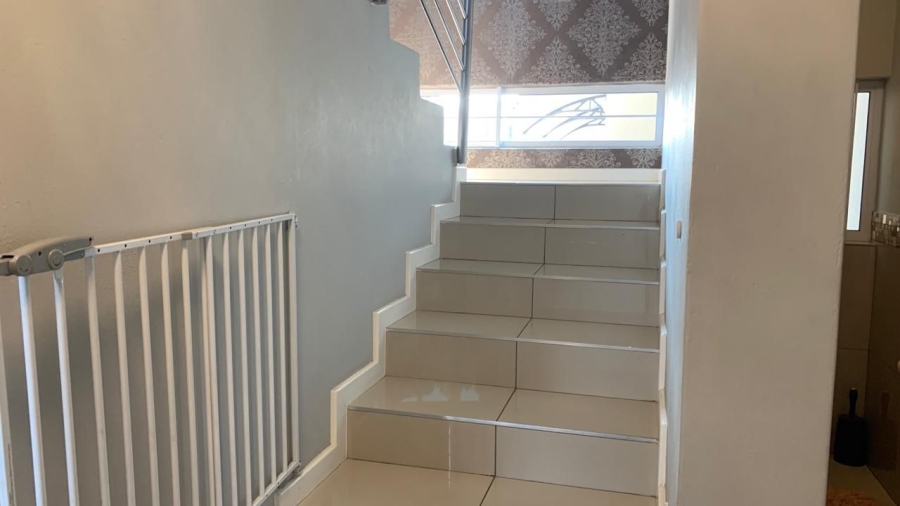 4 Bedroom Property for Sale in Blue Hills Gauteng