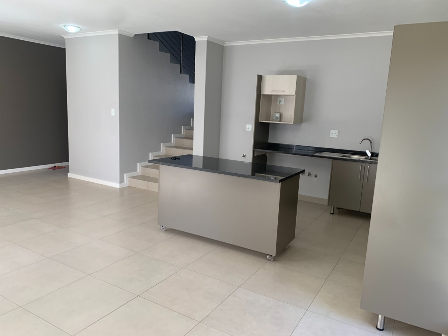 3 Bedroom Property for Sale in Blue Hills Gauteng