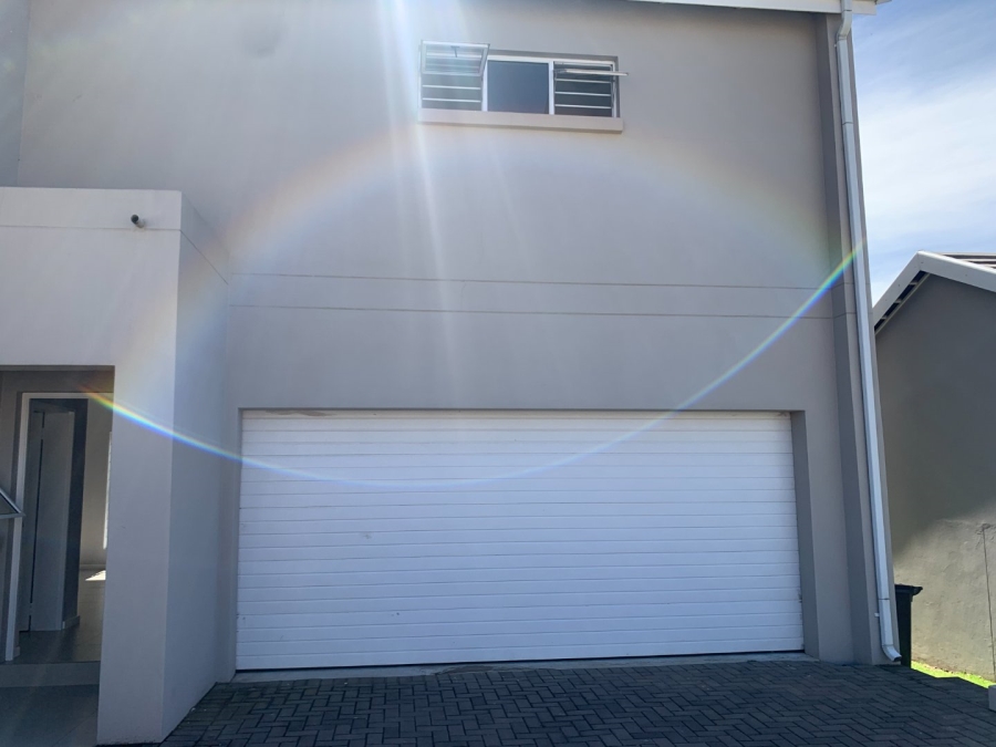 3 Bedroom Property for Sale in Blue Hills Gauteng