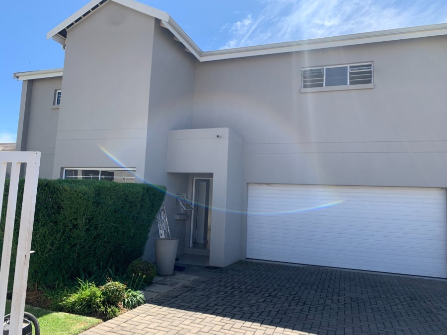 3 Bedroom Property for Sale in Blue Hills Gauteng