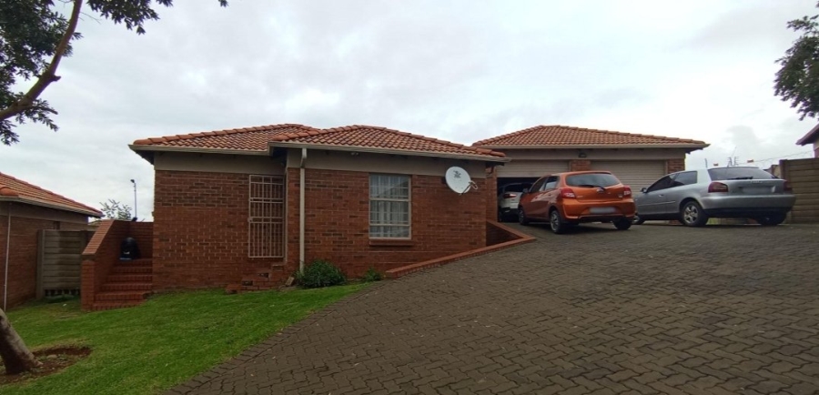 3 Bedroom Property for Sale in Olievenhoutbosch Gauteng