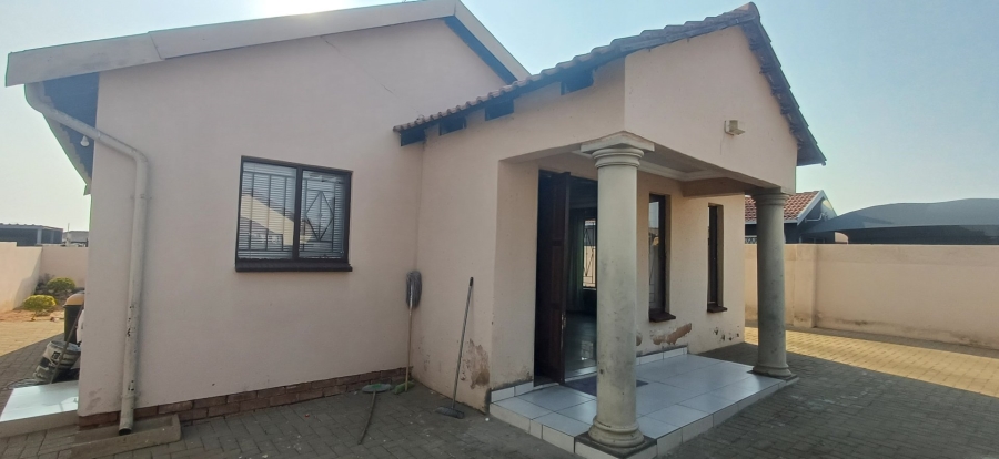 2 Bedroom Property for Sale in Soshanguve East Ext 6 Gauteng