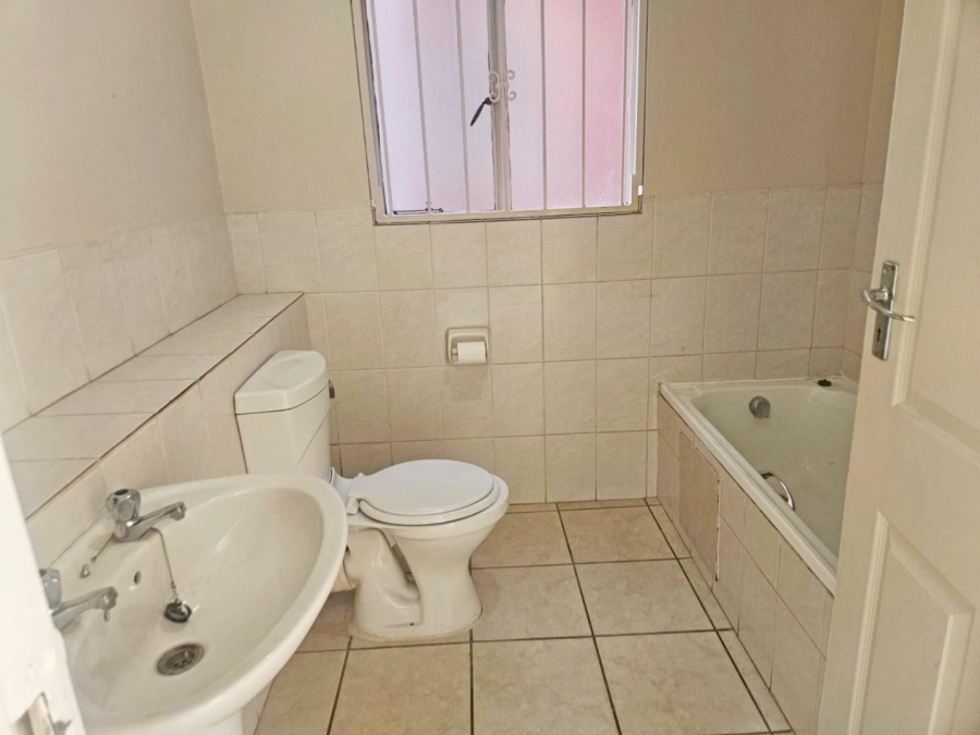 2 Bedroom Property for Sale in Birchleigh Gauteng
