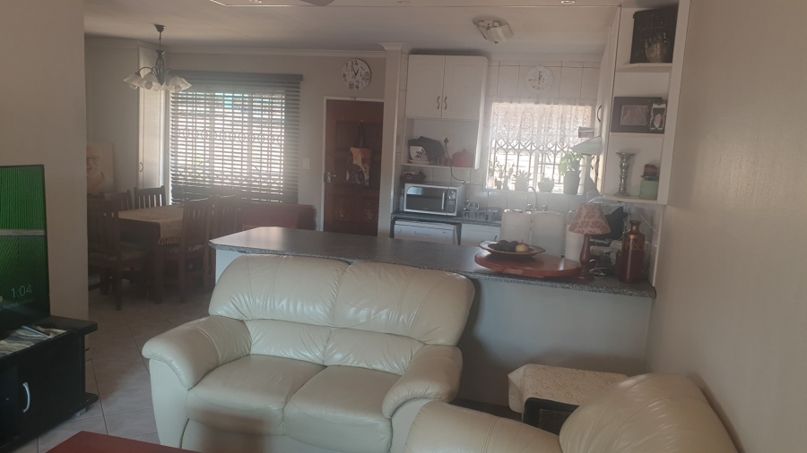 2 Bedroom Property for Sale in Rooihuiskraal North Gauteng
