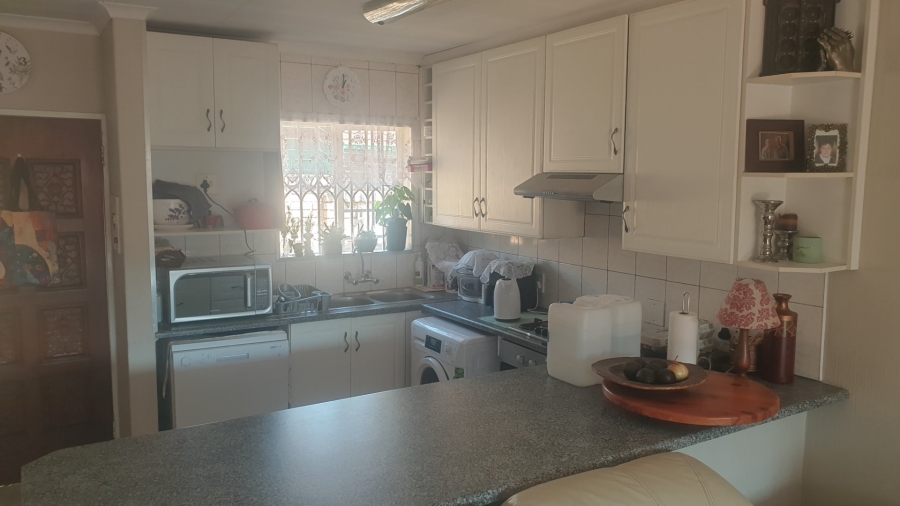 2 Bedroom Property for Sale in Rooihuiskraal North Gauteng