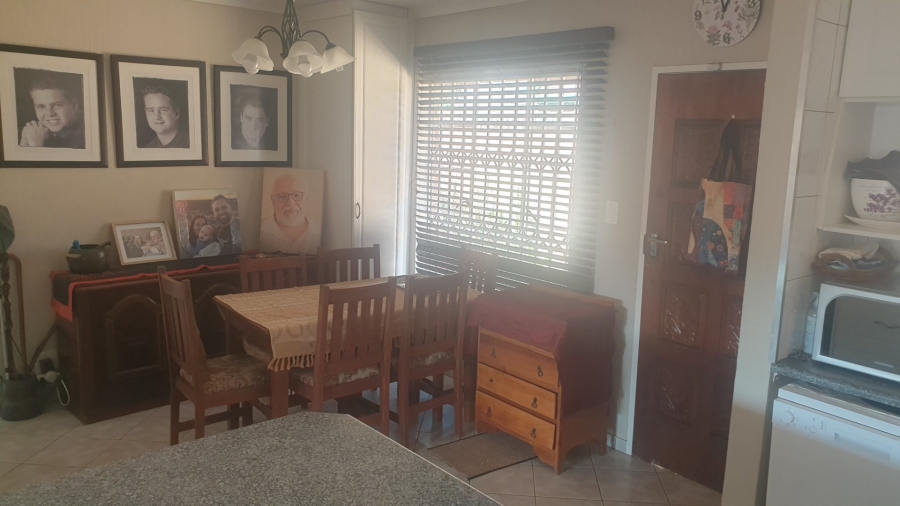 2 Bedroom Property for Sale in Rooihuiskraal North Gauteng