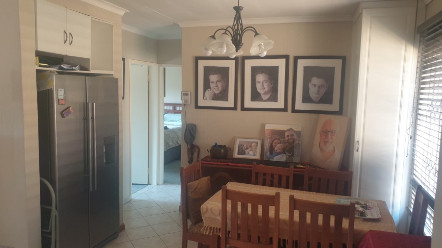 2 Bedroom Property for Sale in Rooihuiskraal North Gauteng