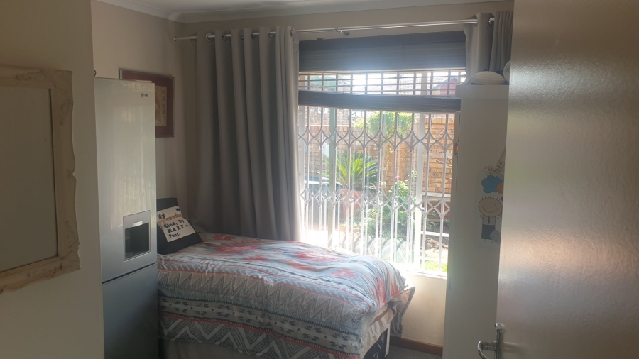 2 Bedroom Property for Sale in Rooihuiskraal North Gauteng