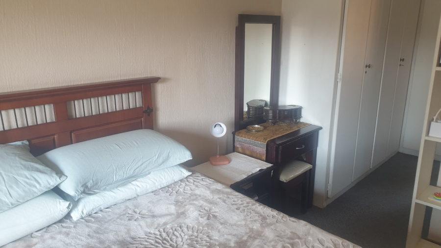2 Bedroom Property for Sale in Rooihuiskraal North Gauteng