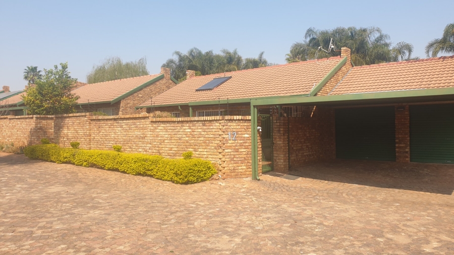 2 Bedroom Property for Sale in Rooihuiskraal North Gauteng
