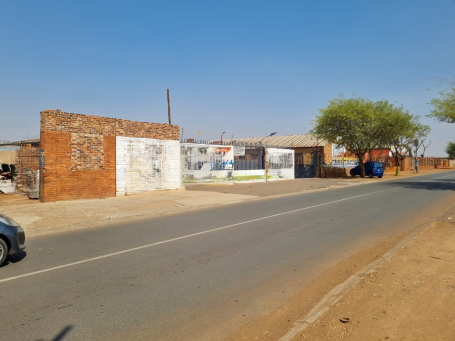 Commercial Property for Sale in Lenasia Ext 11 Gauteng