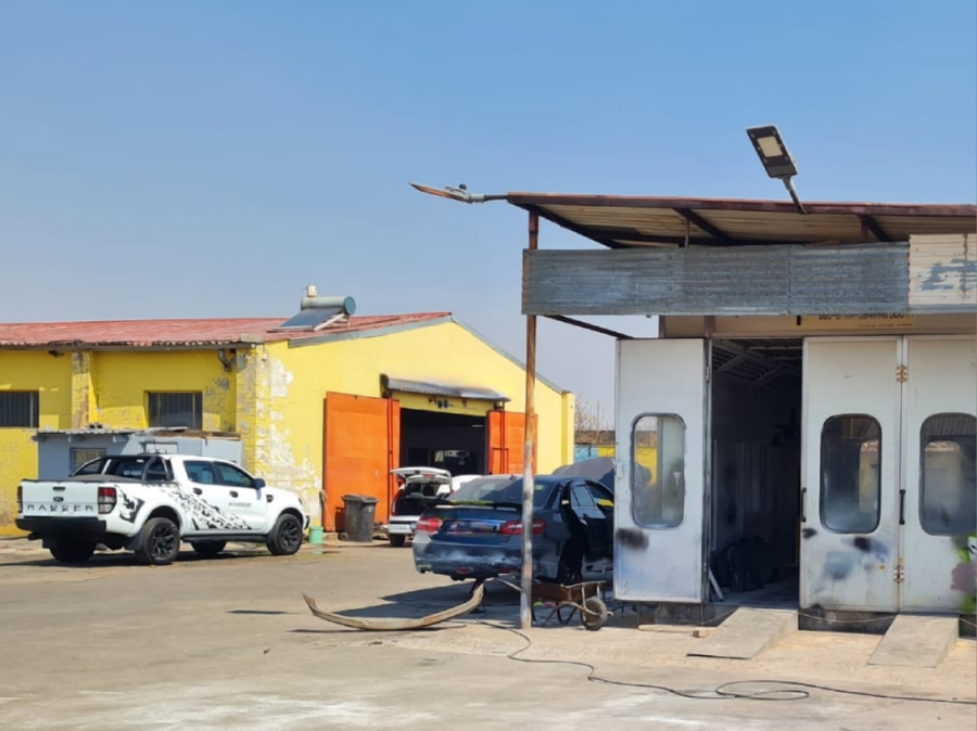 Commercial Property for Sale in Lenasia Ext 11 Gauteng