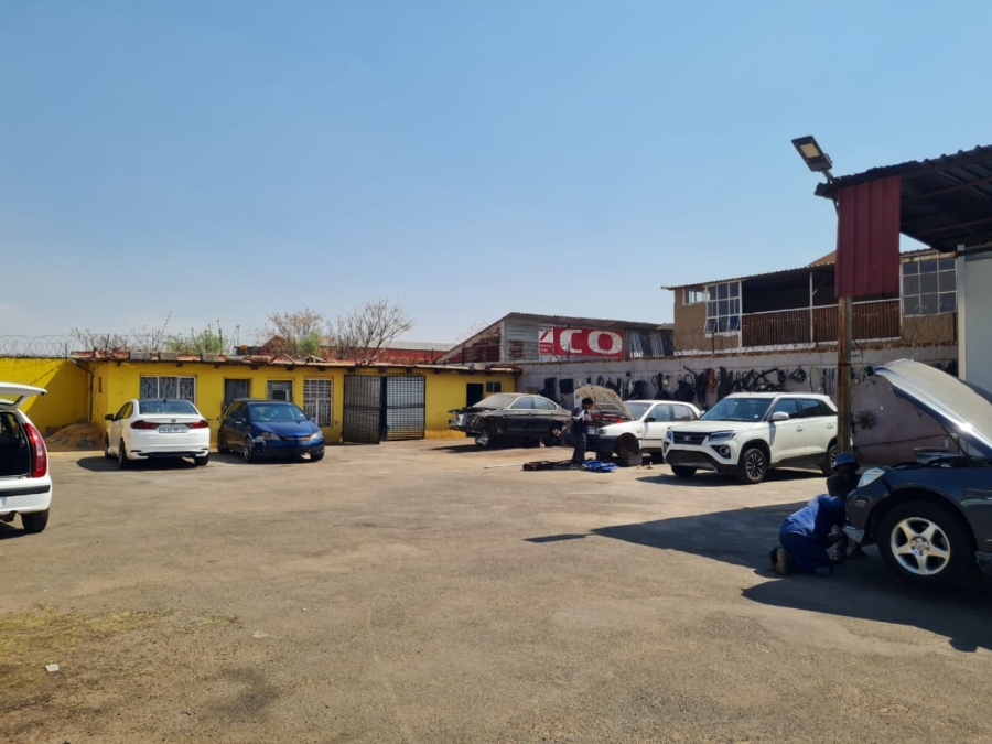Commercial Property for Sale in Lenasia Ext 11 Gauteng
