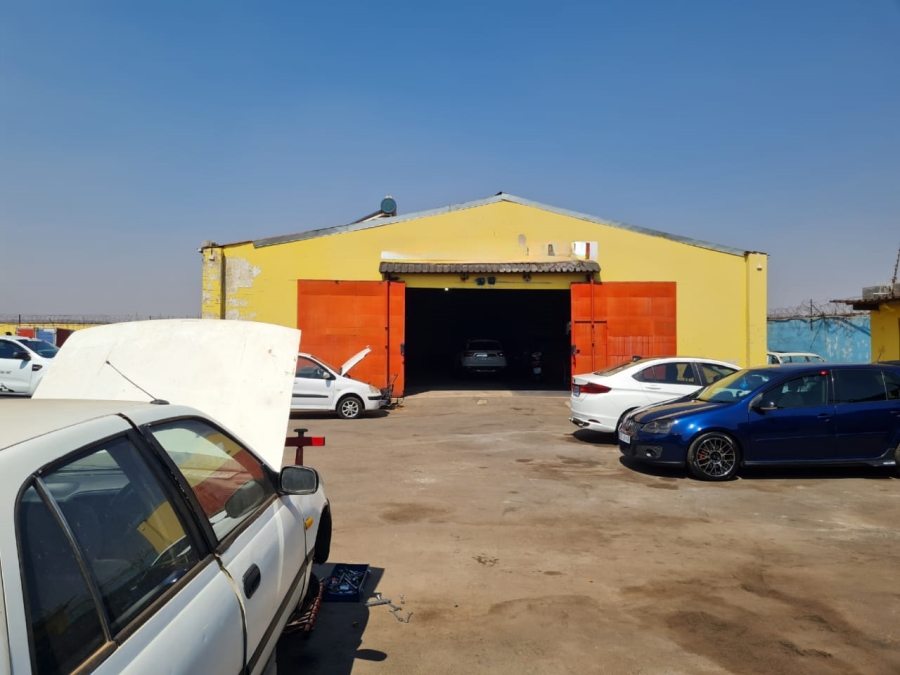 Commercial Property for Sale in Lenasia Ext 11 Gauteng