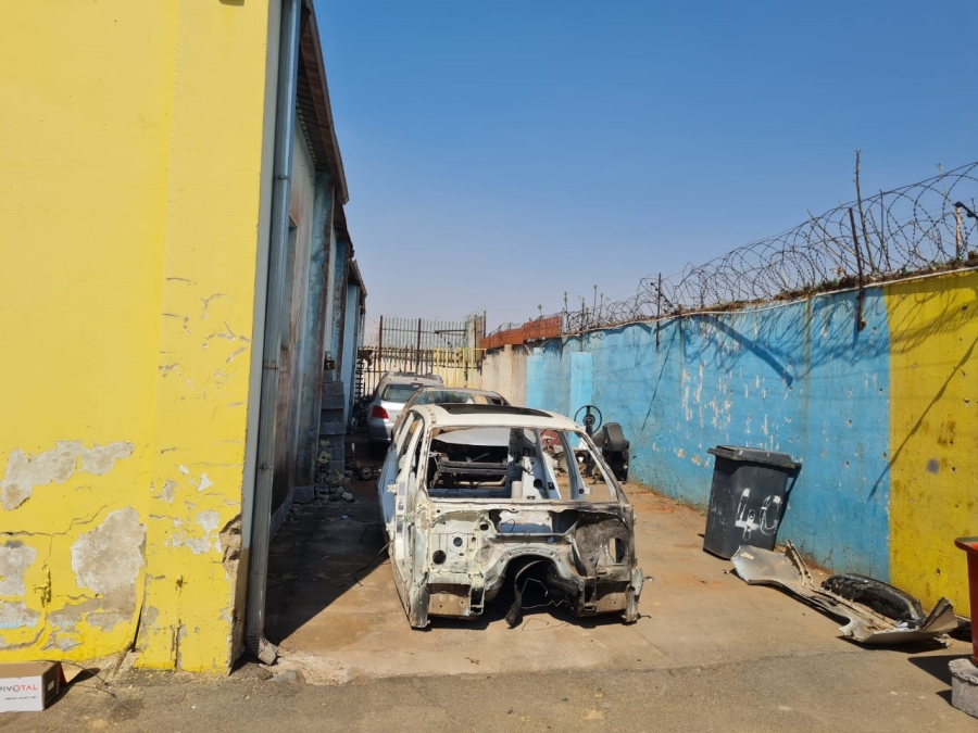 Commercial Property for Sale in Lenasia Ext 11 Gauteng