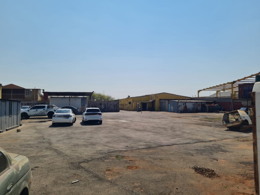 Commercial Property for Sale in Lenasia Ext 11 Gauteng