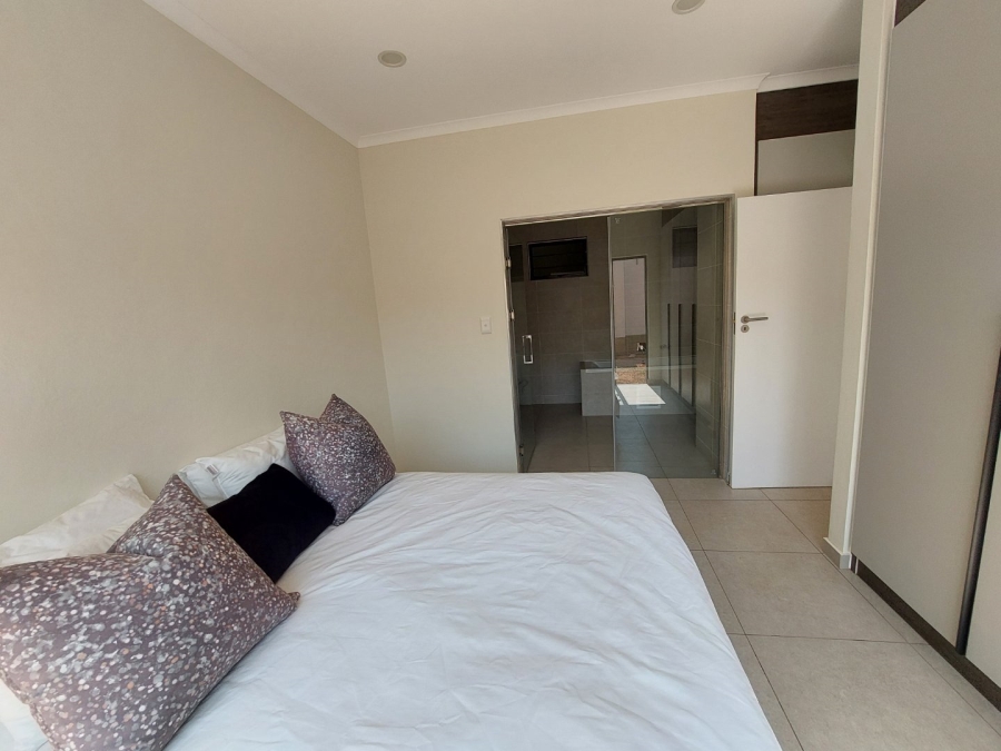 1 Bedroom Property for Sale in Greenstone Crest Gauteng
