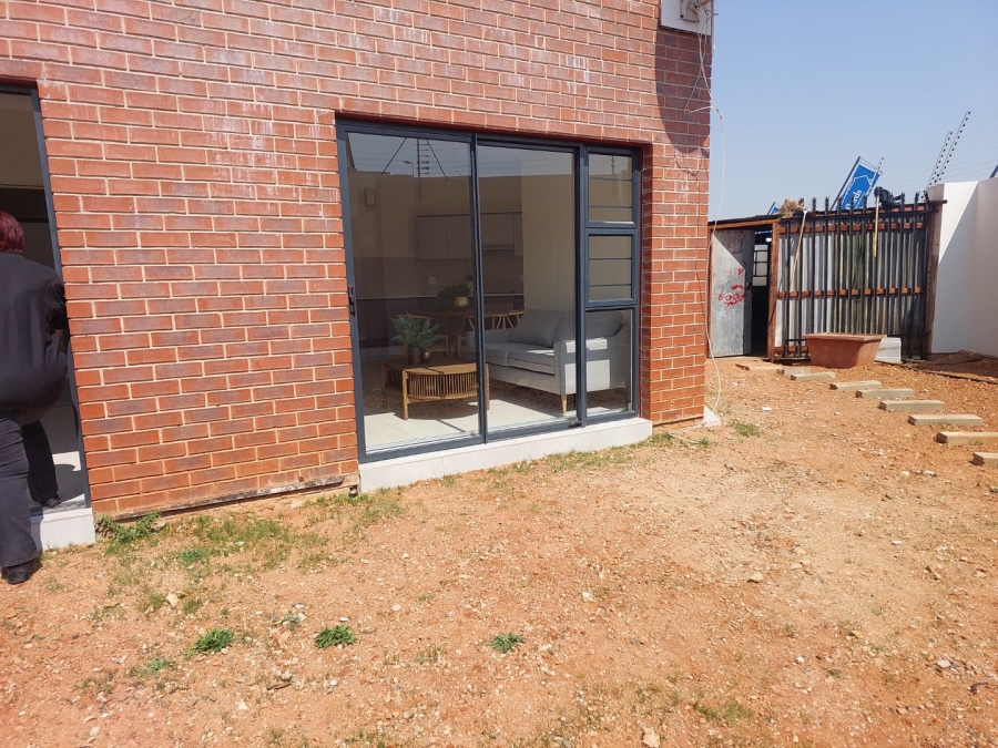 1 Bedroom Property for Sale in Greenstone Crest Gauteng