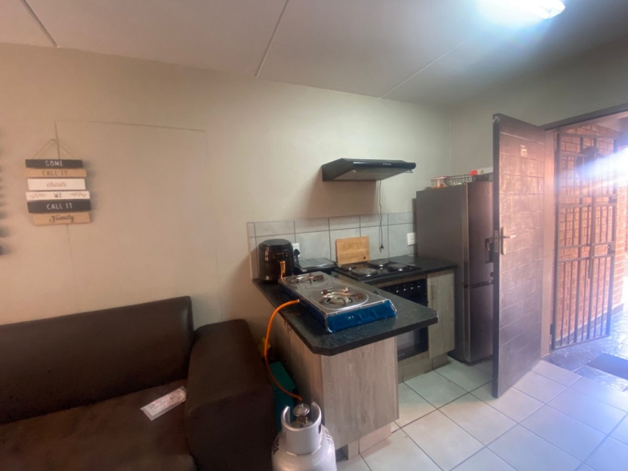 2 Bedroom Property for Sale in Heuweloord Gauteng