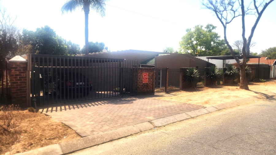 3 Bedroom Property for Sale in Vorna Valley Gauteng