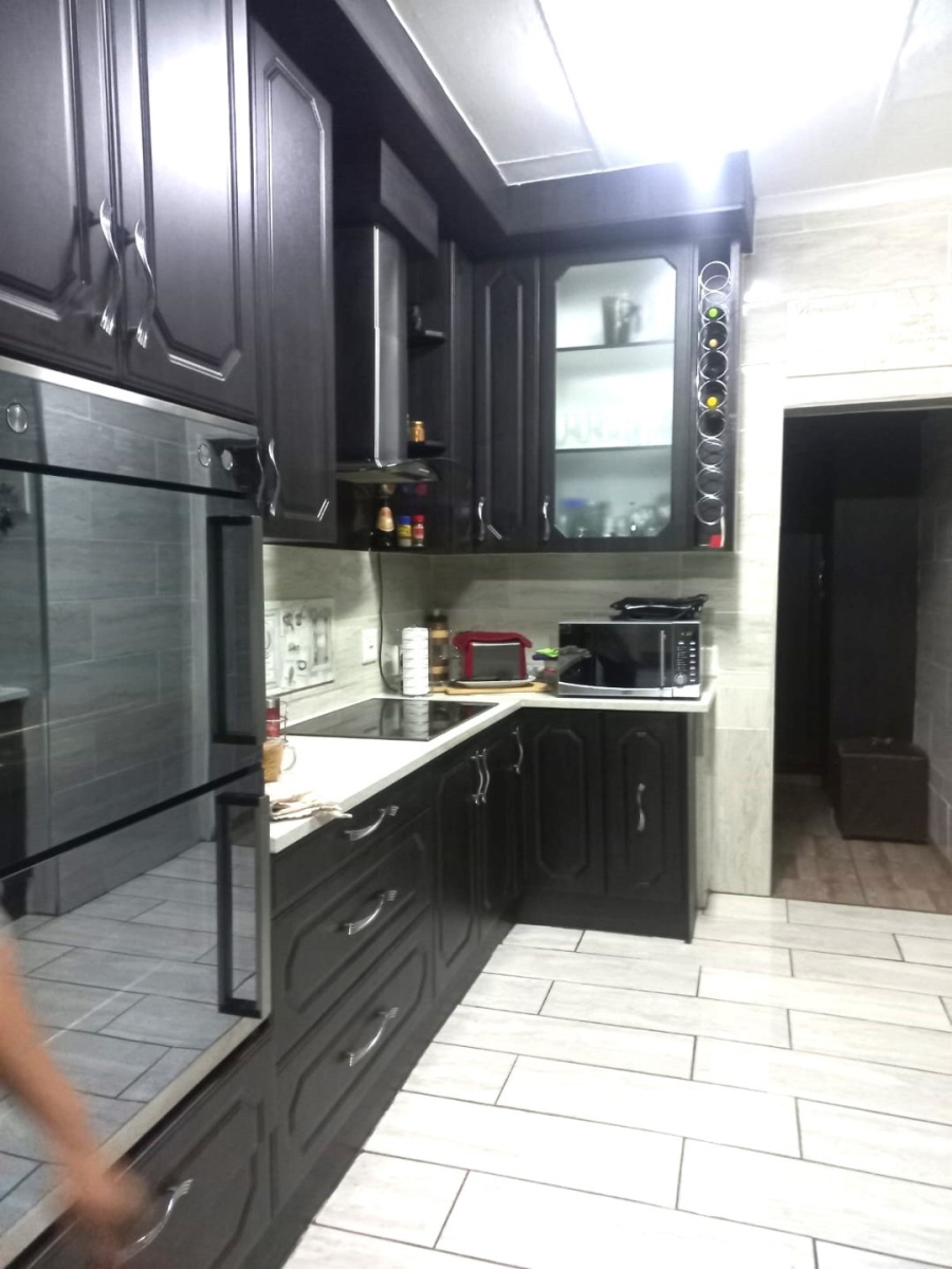 3 Bedroom Property for Sale in Vorna Valley Gauteng