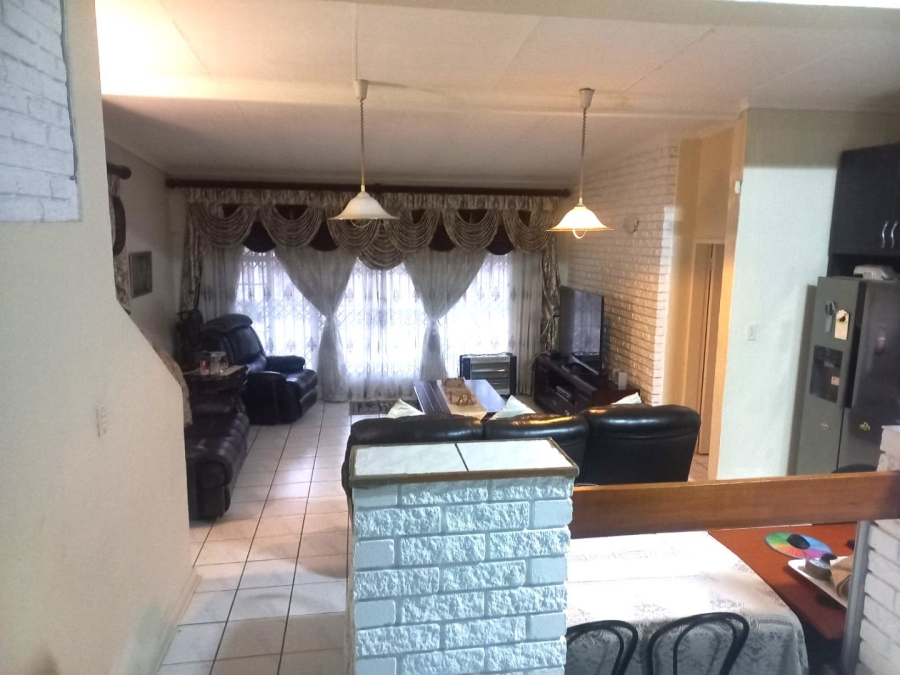 3 Bedroom Property for Sale in Vorna Valley Gauteng