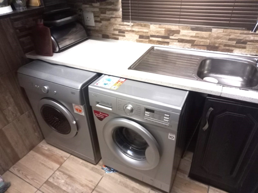 3 Bedroom Property for Sale in Vorna Valley Gauteng