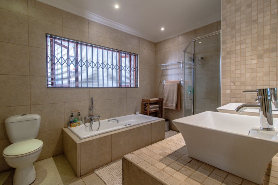 5 Bedroom Property for Sale in Glenvista Gauteng