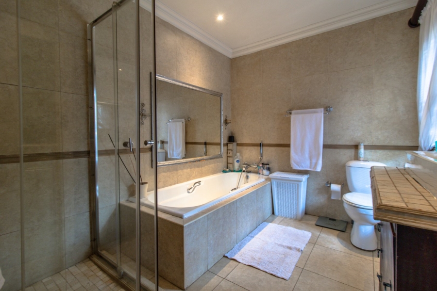 5 Bedroom Property for Sale in Glenvista Gauteng