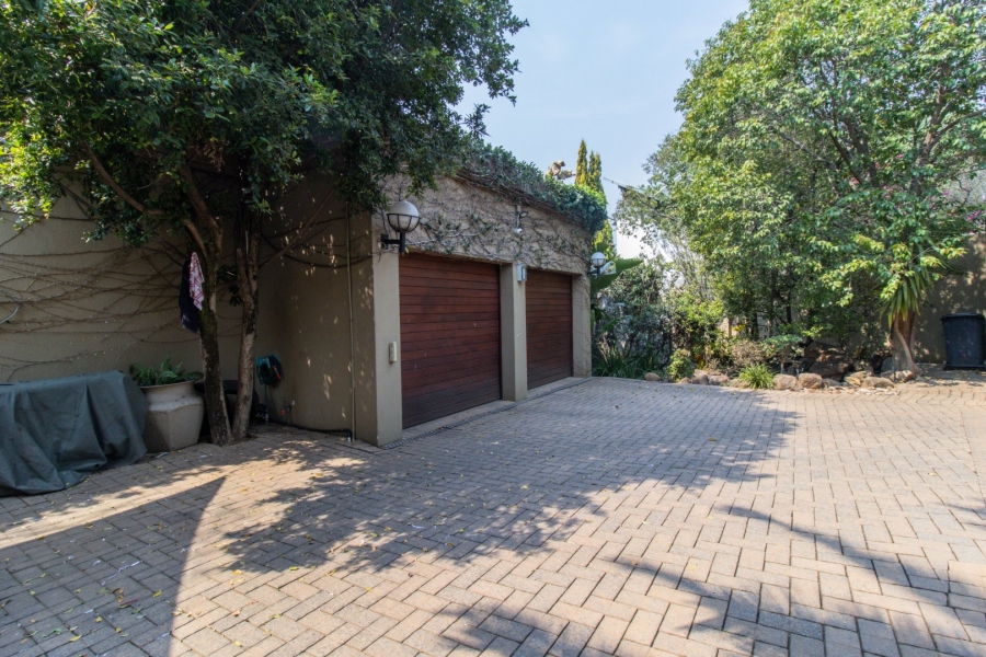 5 Bedroom Property for Sale in Glenvista Gauteng