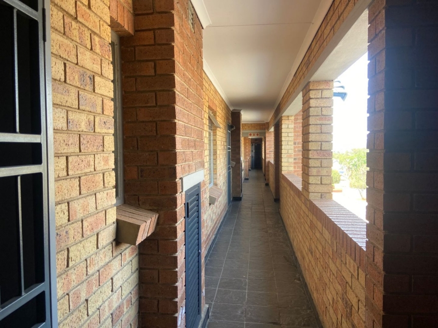 2 Bedroom Property for Sale in Heuweloord Gauteng