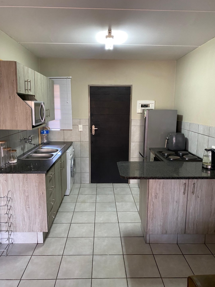 2 Bedroom Property for Sale in Heuweloord Gauteng