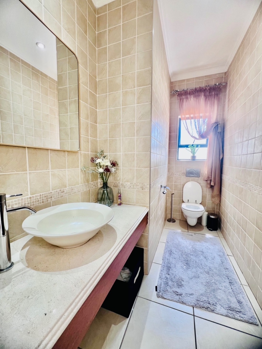 To Let 4 Bedroom Property for Rent in Silver Lakes Golf Estate Gauteng