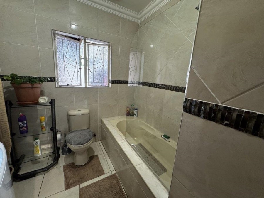 4 Bedroom Property for Sale in Birchleigh North Gauteng