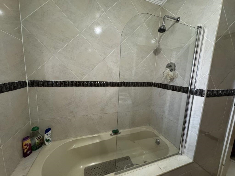4 Bedroom Property for Sale in Birchleigh North Gauteng