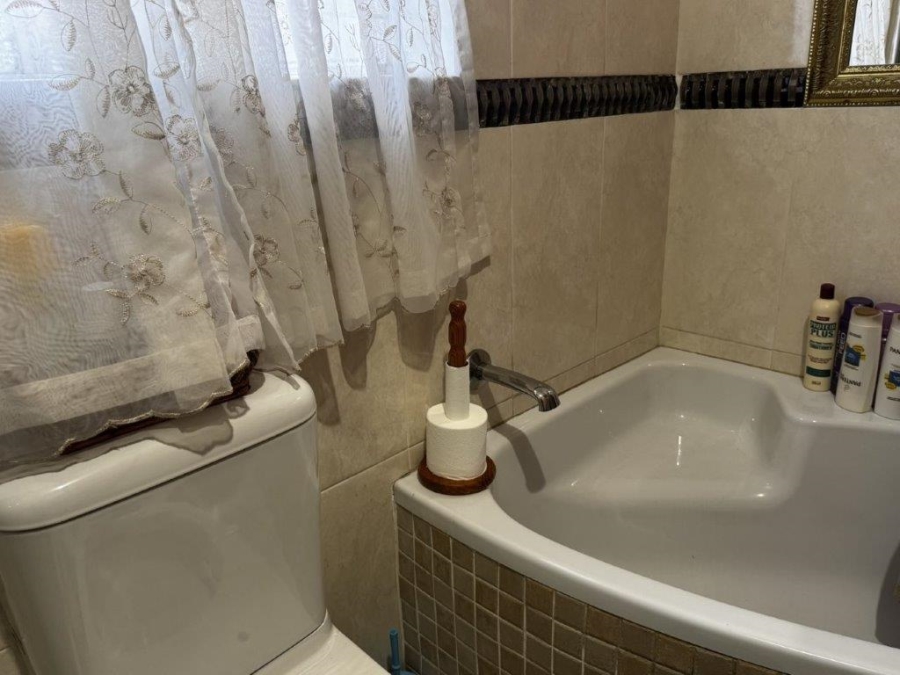 4 Bedroom Property for Sale in Birchleigh North Gauteng
