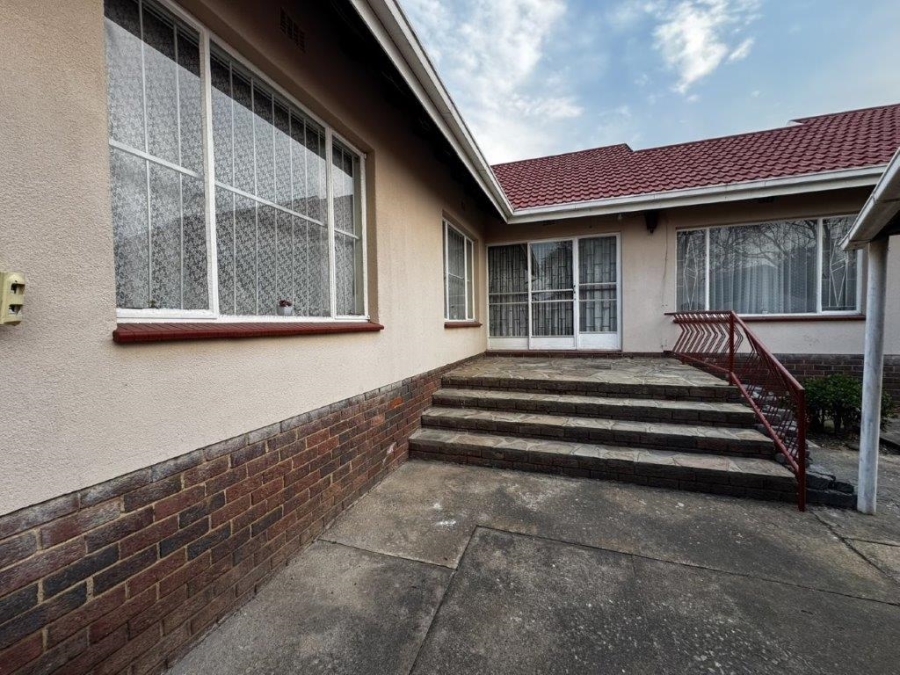 4 Bedroom Property for Sale in Birchleigh North Gauteng