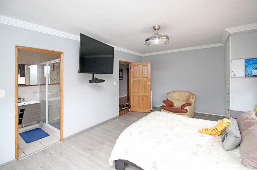 5 Bedroom Property for Sale in Thornhill Estate Gauteng