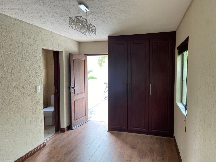 5 Bedroom Property for Sale in River Club Gauteng
