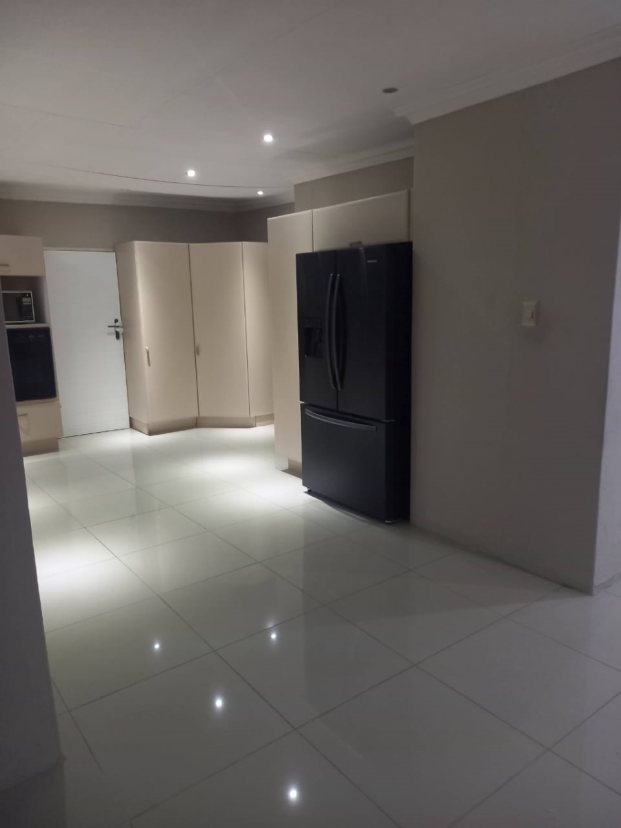 3 Bedroom Property for Sale in Birchleigh North Gauteng